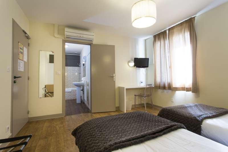 Brit Hotel Du Parc Niort Centre-Parking Gratuit Rum bild
