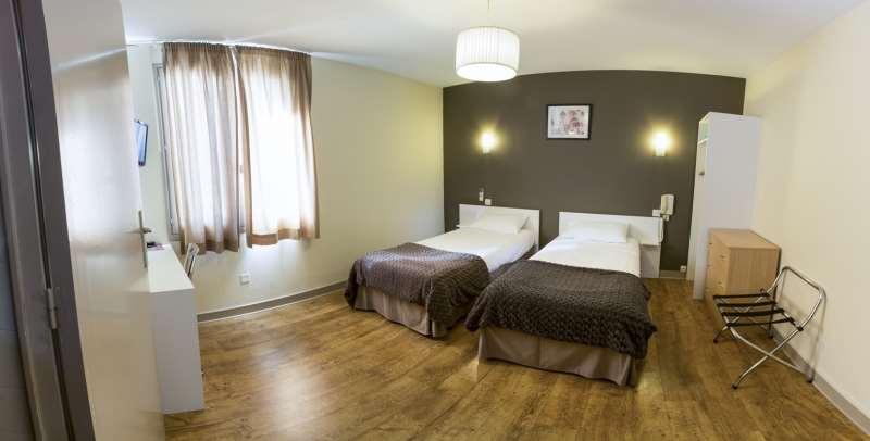 Brit Hotel Du Parc Niort Centre-Parking Gratuit Rum bild