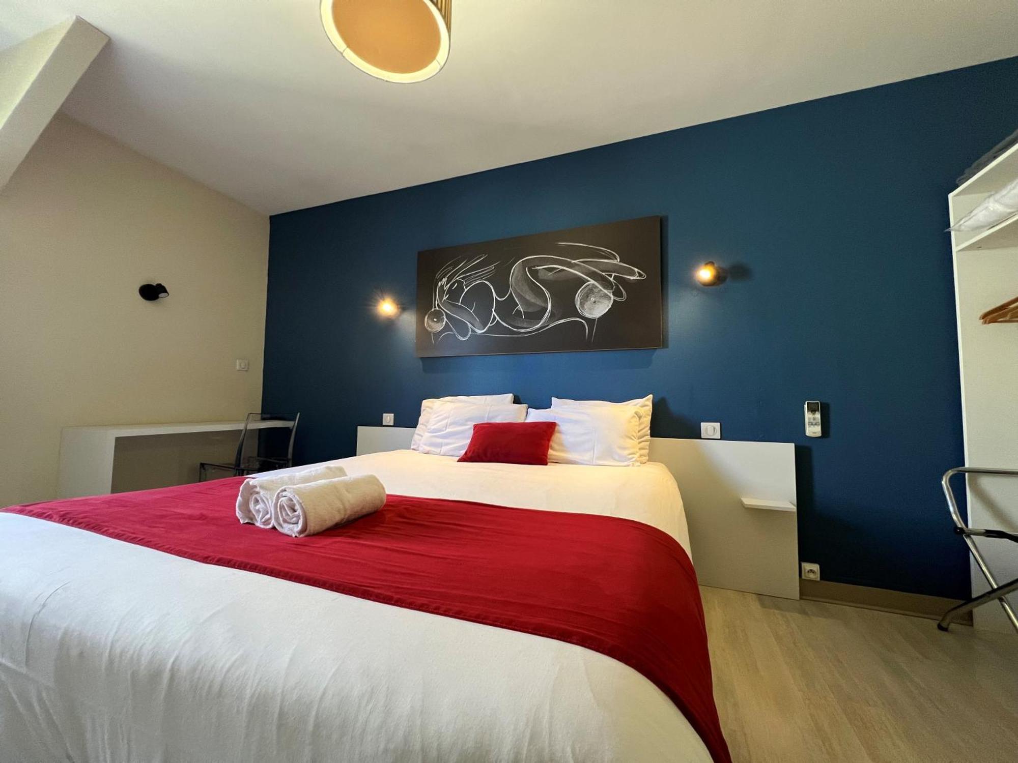Brit Hotel Du Parc Niort Centre-Parking Gratuit Exteriör bild