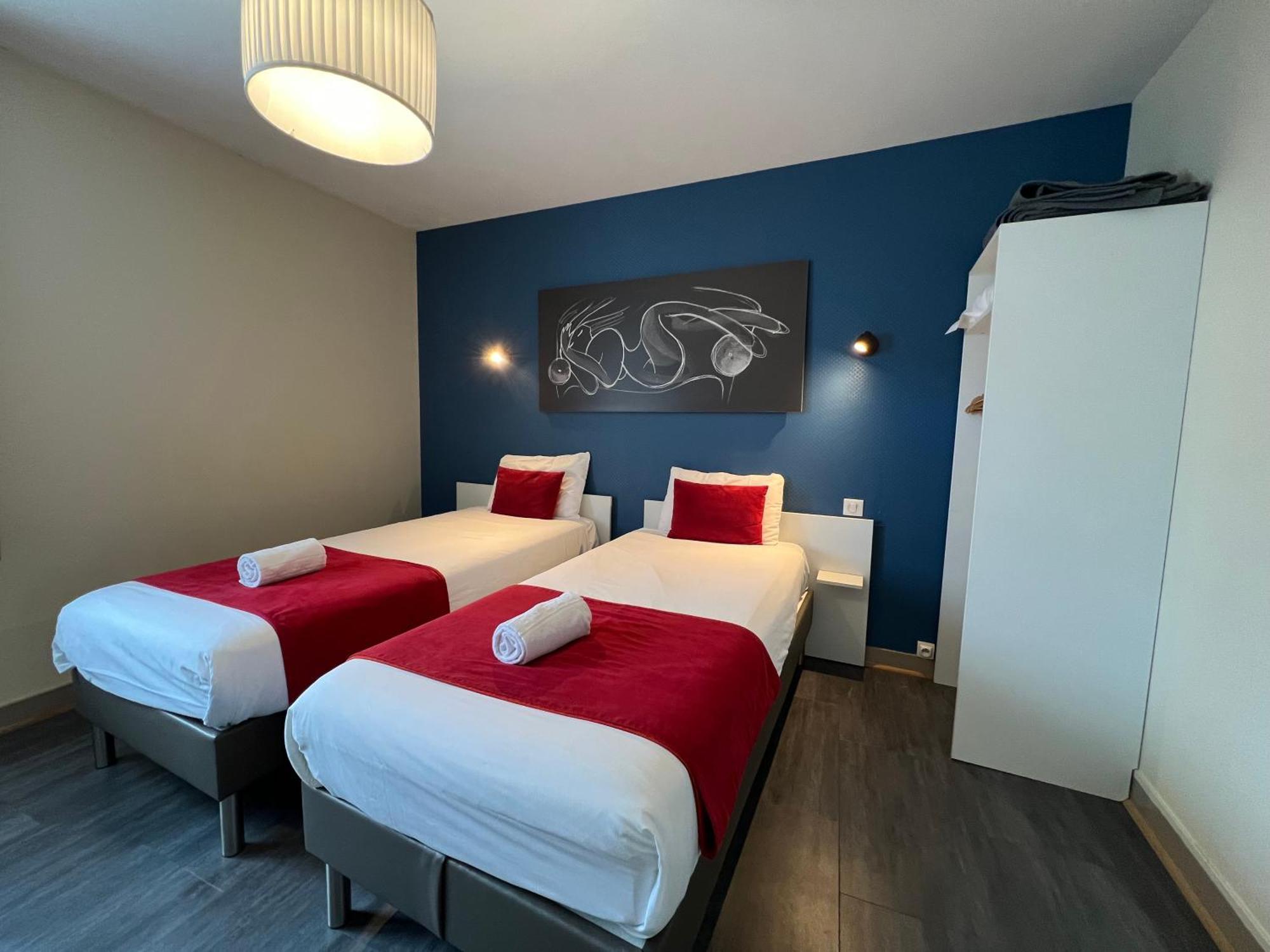 Brit Hotel Du Parc Niort Centre-Parking Gratuit Exteriör bild