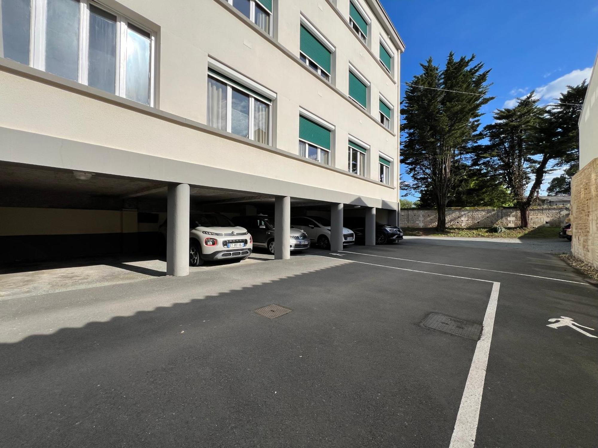 Brit Hotel Du Parc Niort Centre-Parking Gratuit Exteriör bild