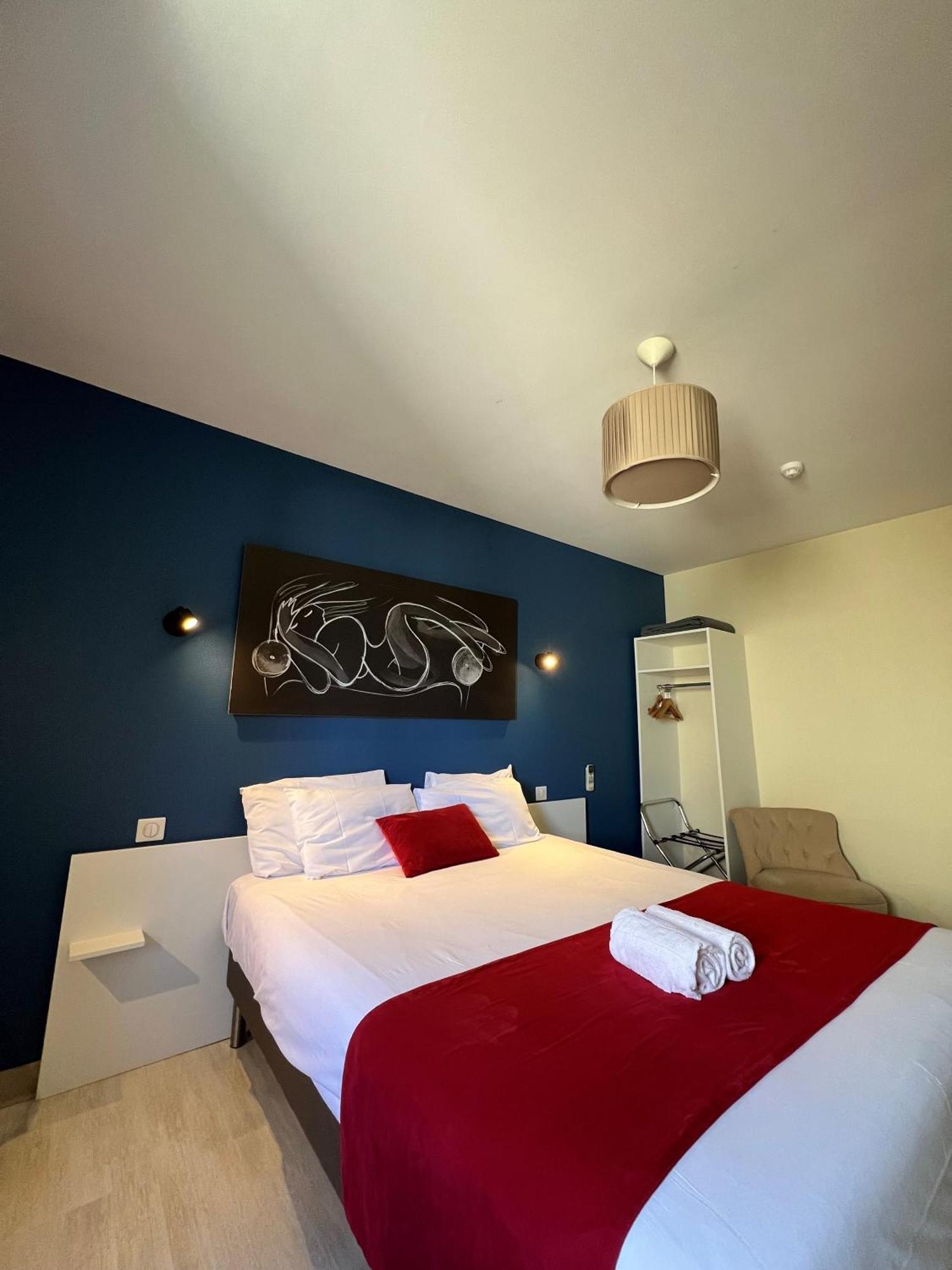 Brit Hotel Du Parc Niort Centre-Parking Gratuit Exteriör bild