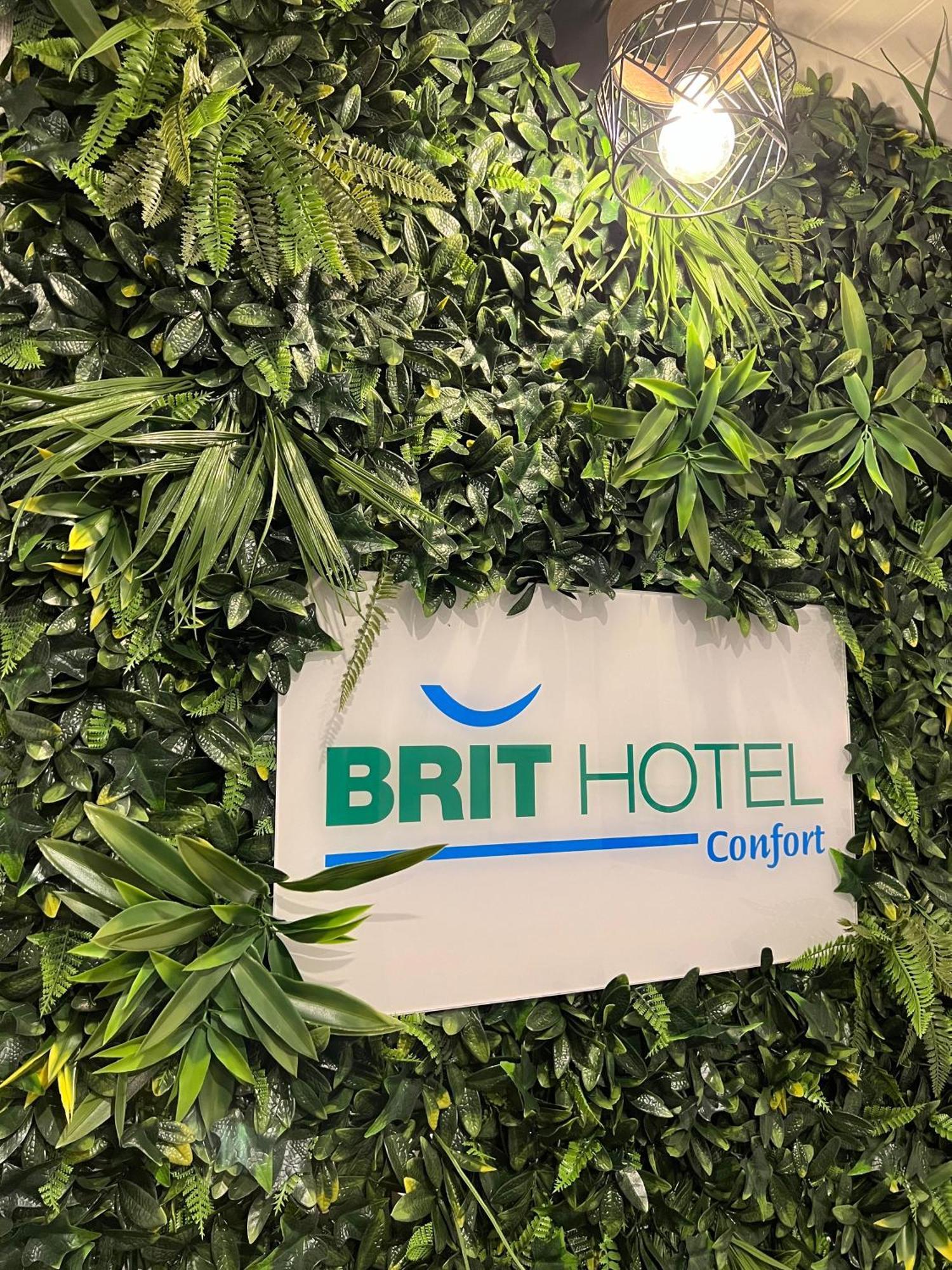 Brit Hotel Du Parc Niort Centre-Parking Gratuit Exteriör bild