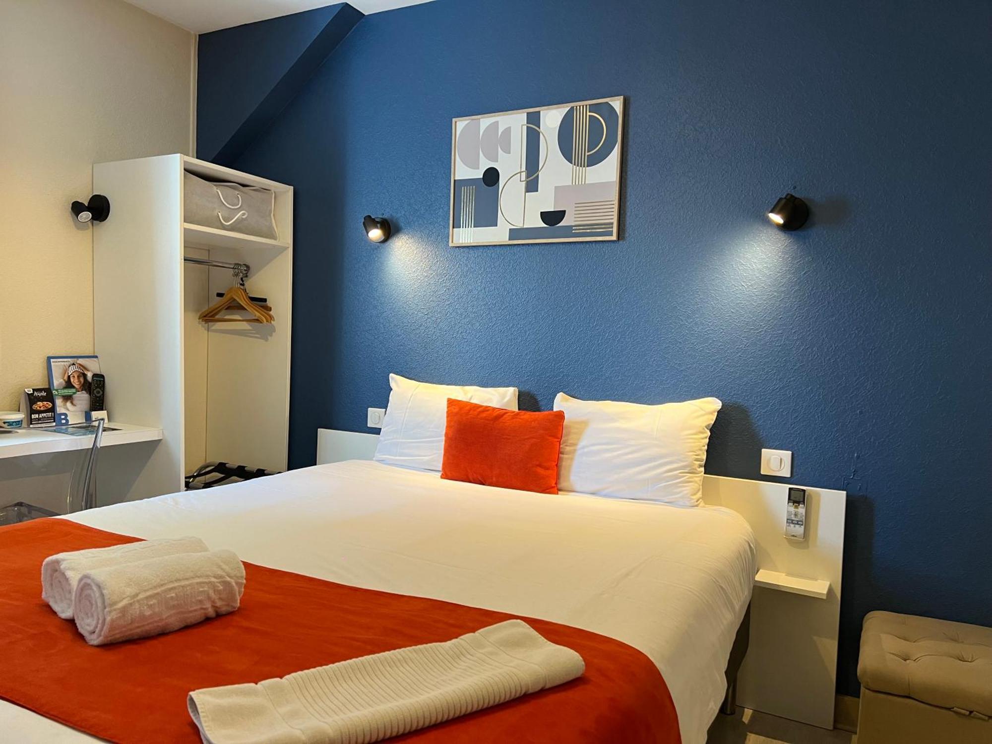 Brit Hotel Du Parc Niort Centre-Parking Gratuit Exteriör bild