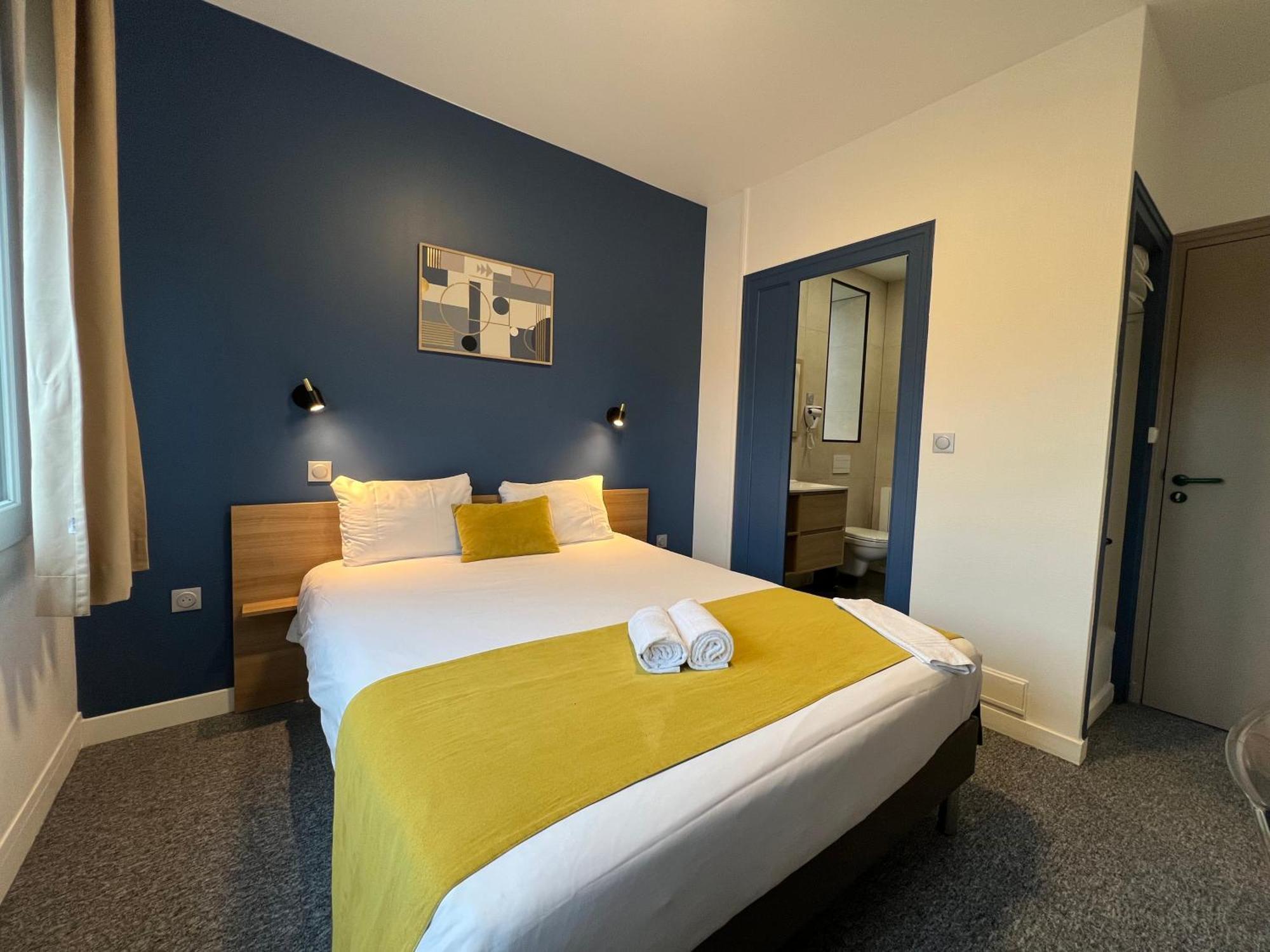 Brit Hotel Du Parc Niort Centre-Parking Gratuit Exteriör bild