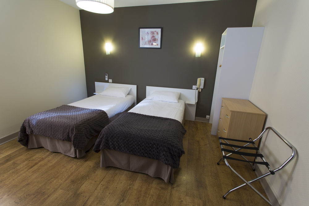 Brit Hotel Du Parc Niort Centre-Parking Gratuit Exteriör bild