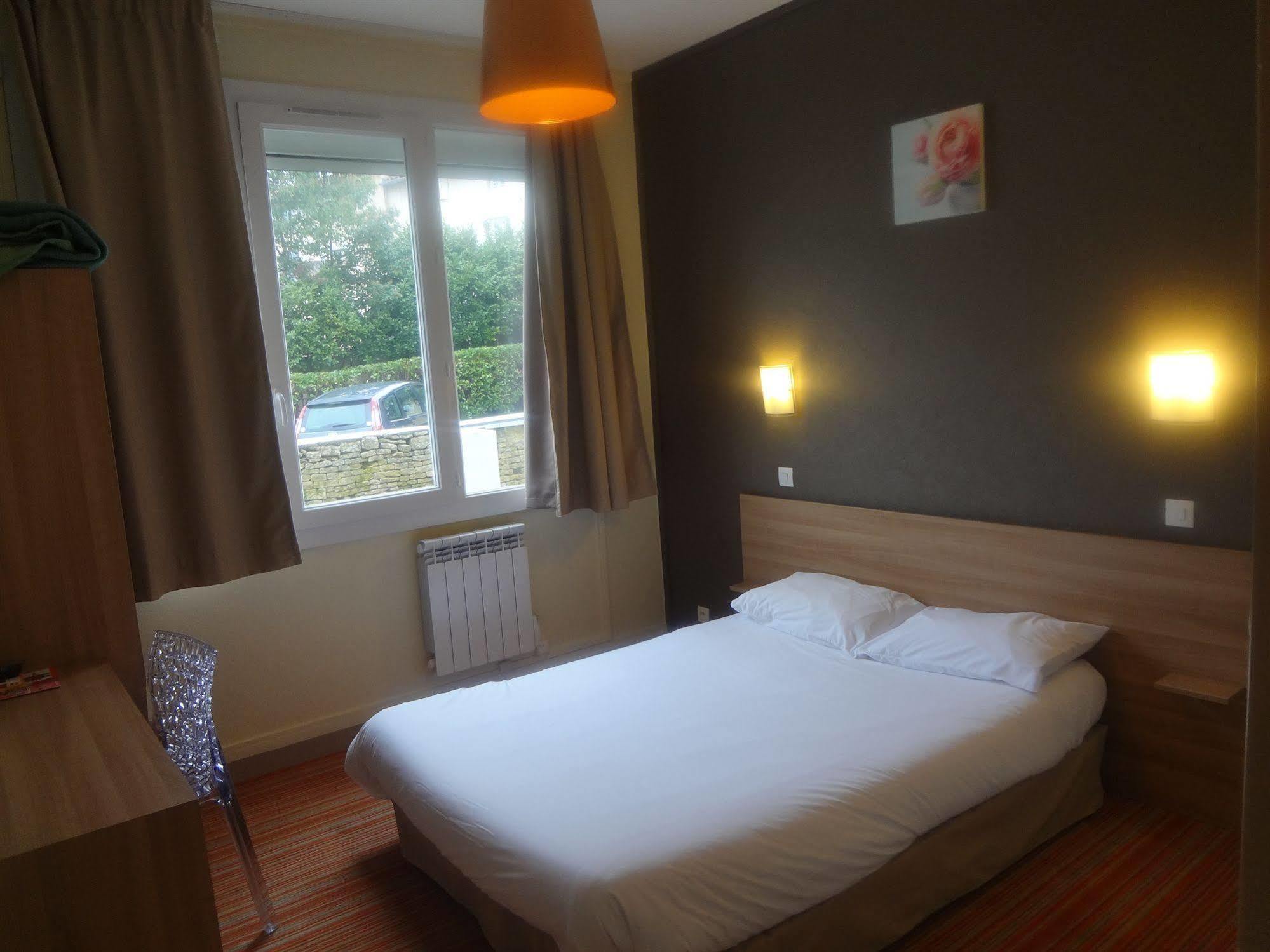 Brit Hotel Du Parc Niort Centre-Parking Gratuit Exteriör bild